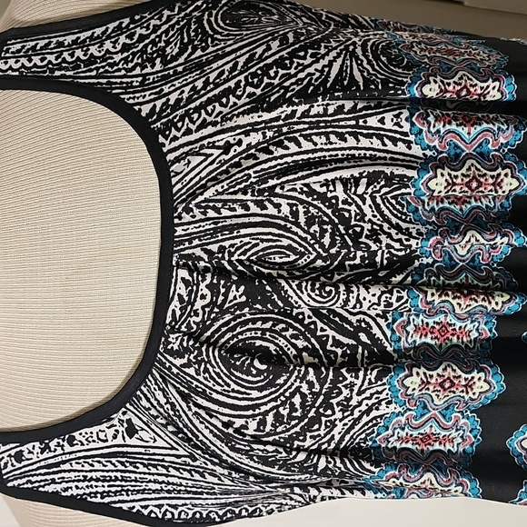 In Bloom Women's Black and Red Paisley Tank Top With Lace Back. Size S/P - Picture 2 of 8